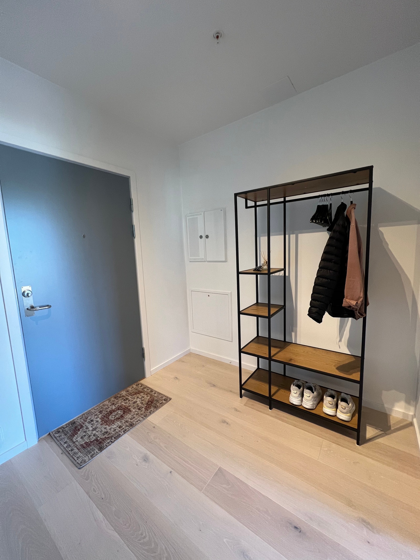 Entremøbel medfølger. Galleribilde