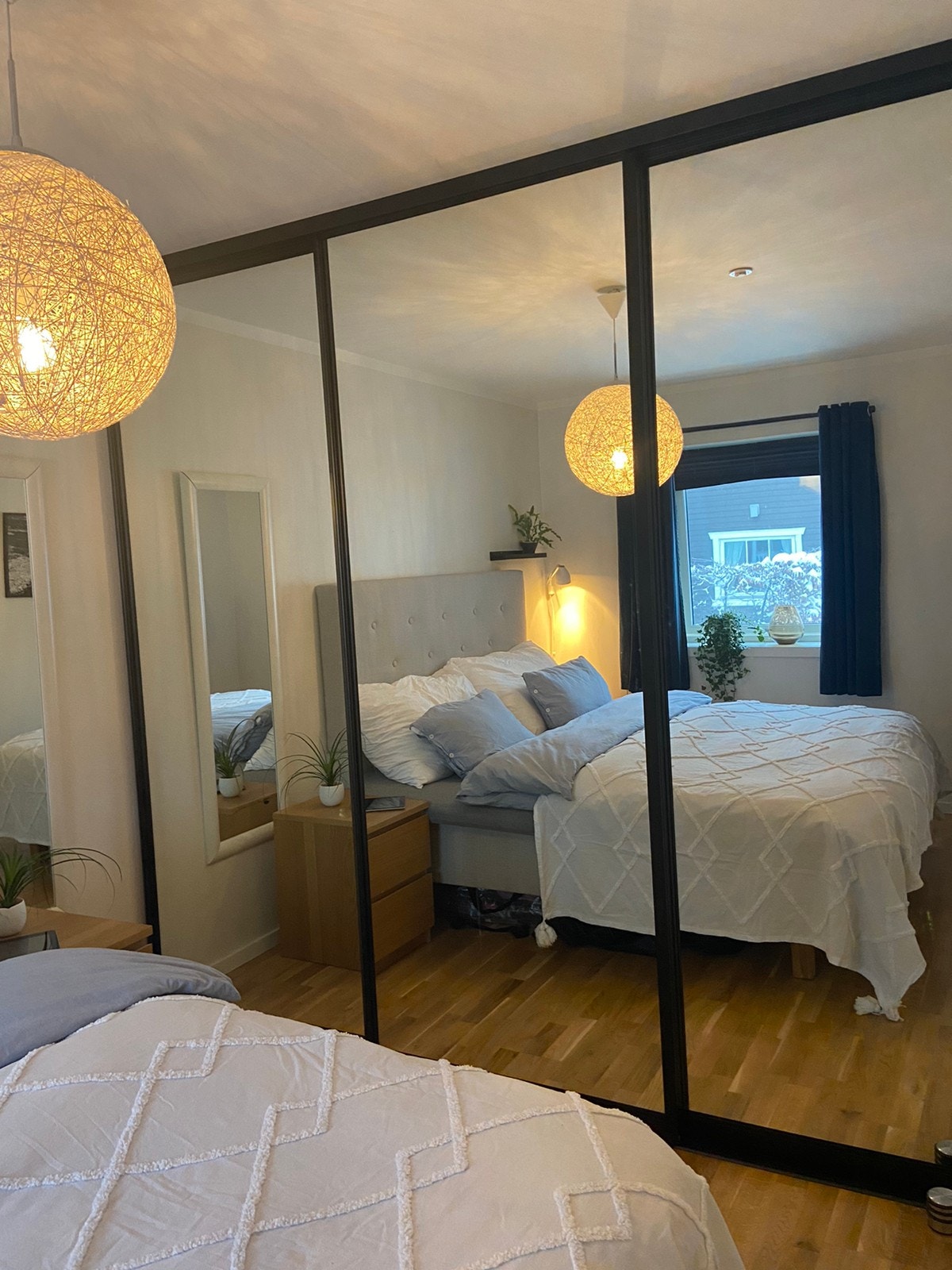 Soverom 1 skyvedørsgarderobe Galleribilde