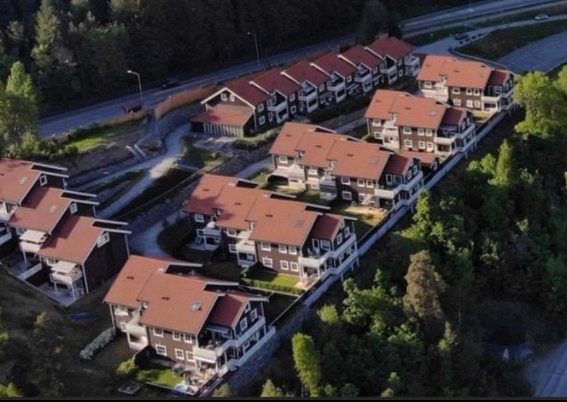 Øverlandstunet: umiddelbar nærhet til offentlig kommunikasjon, og flotte tur- og rekreasjonsområder Galleribilde