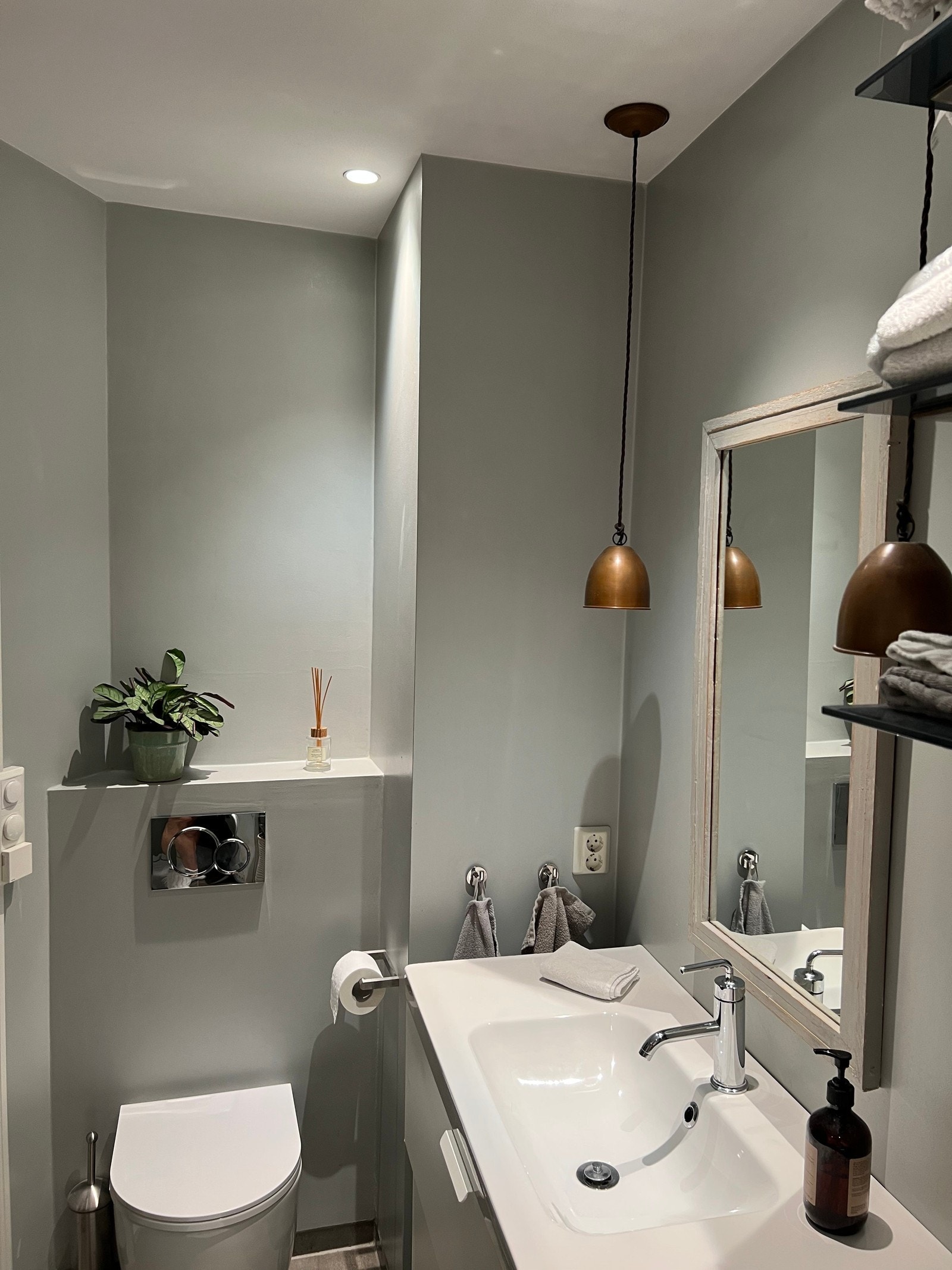 Fresht bad fra 2017. Med armekabler og vaskemaskin. Galleribilde