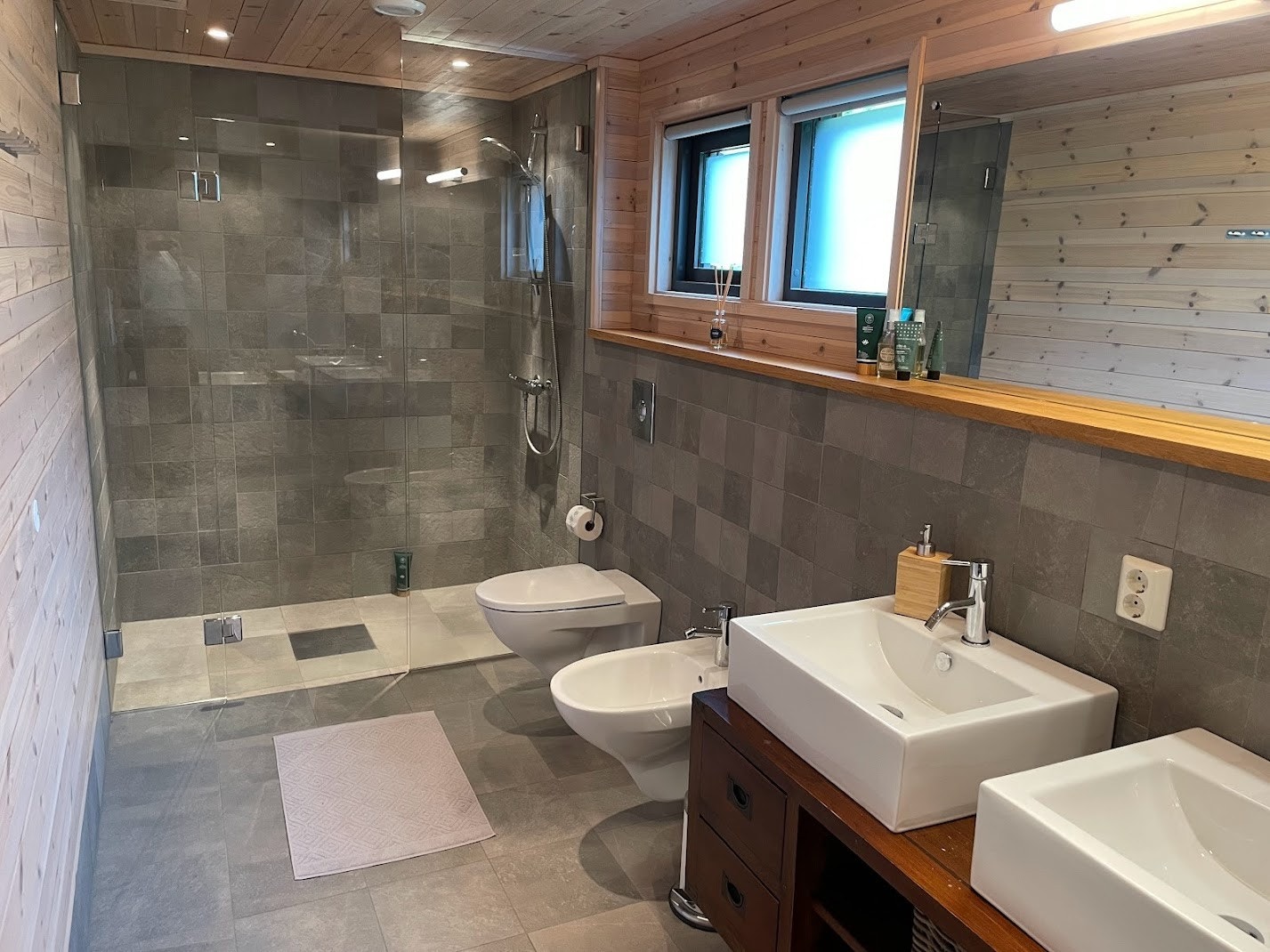 Bad 1. etasje ved hovedsoverom Galleribilde