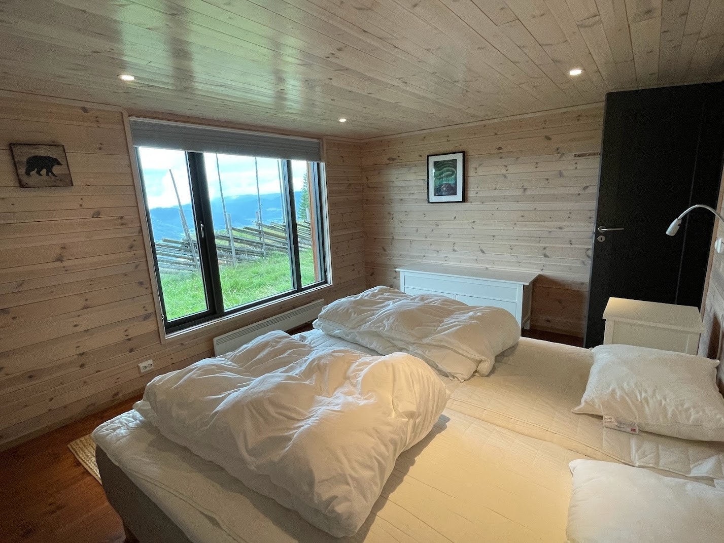 Soverom1 kjelleretasje, romslig med utsikt Galleribilde