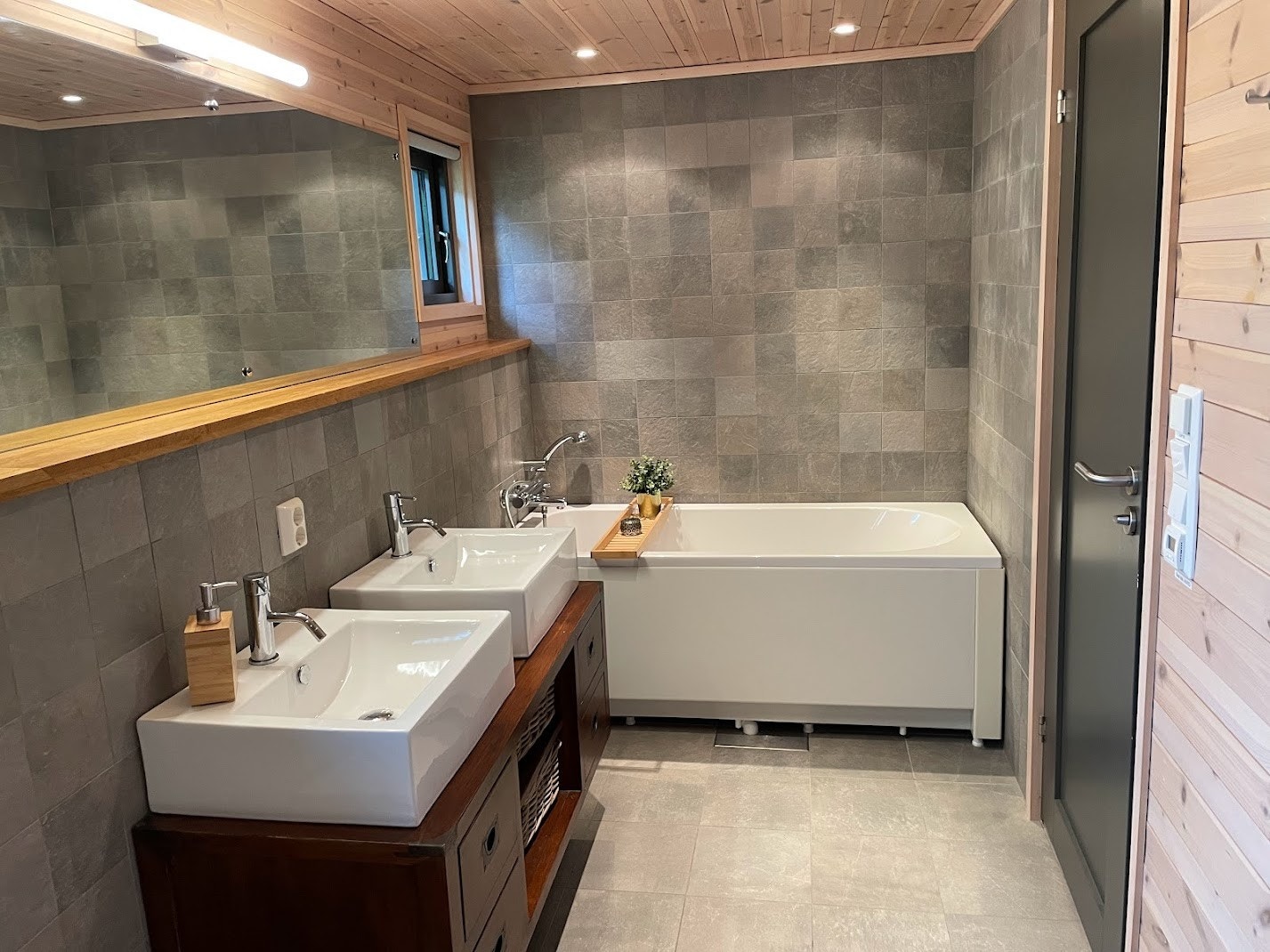 Bad 1. etasje Galleribilde