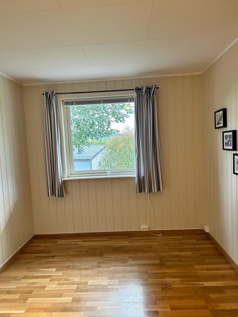 Åpent rom (kan brukes til kontor eller ekstra stue) Galleribilde