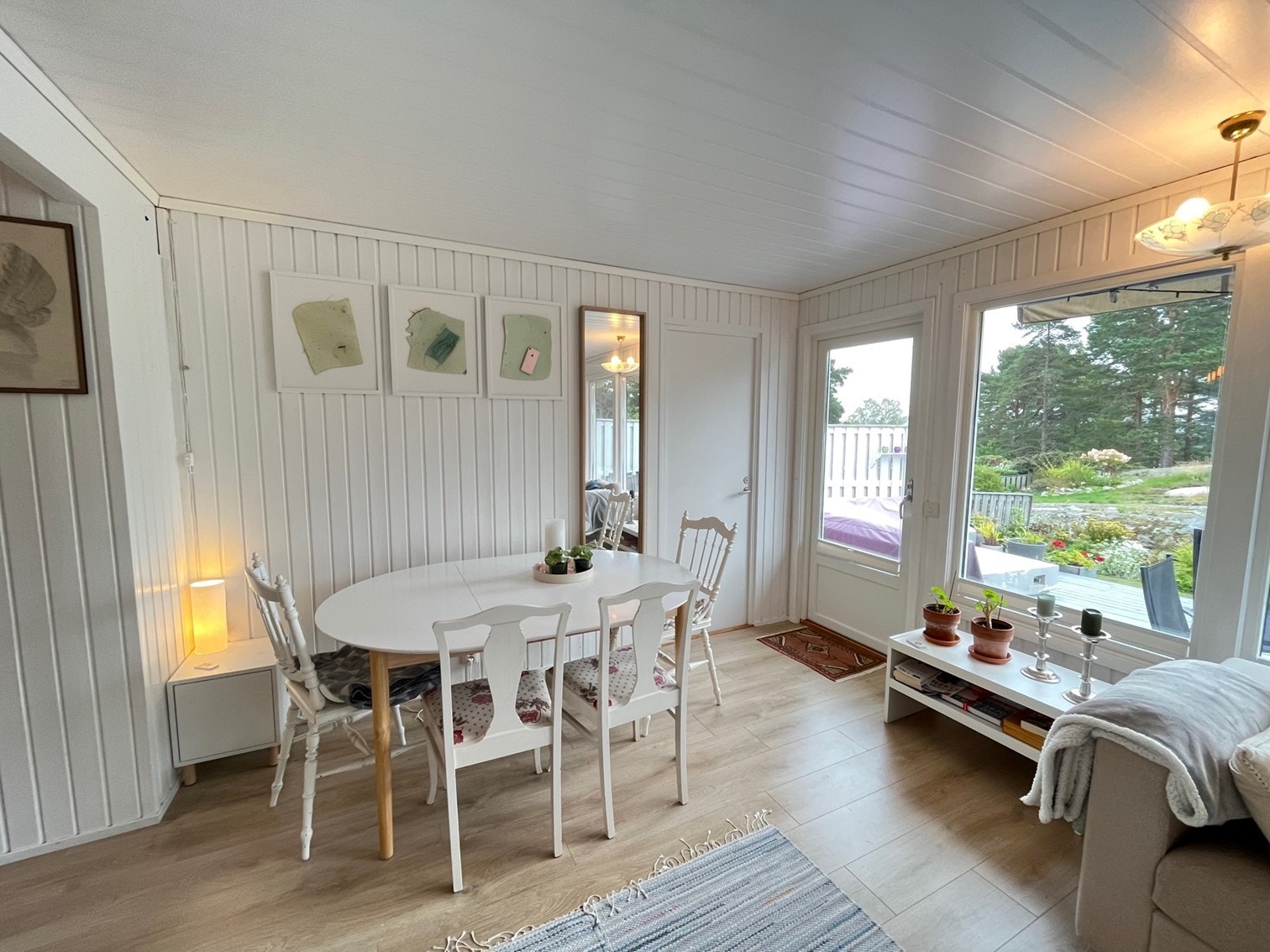 Spisestue, nede Galleribilde