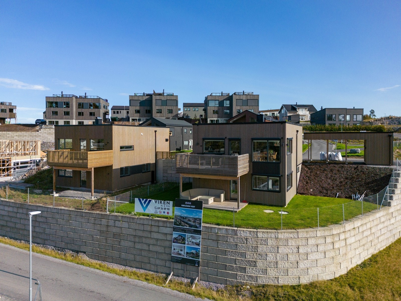 Fasadebilde av overleverte boliger i Høgåsen Vest. Galleribilde