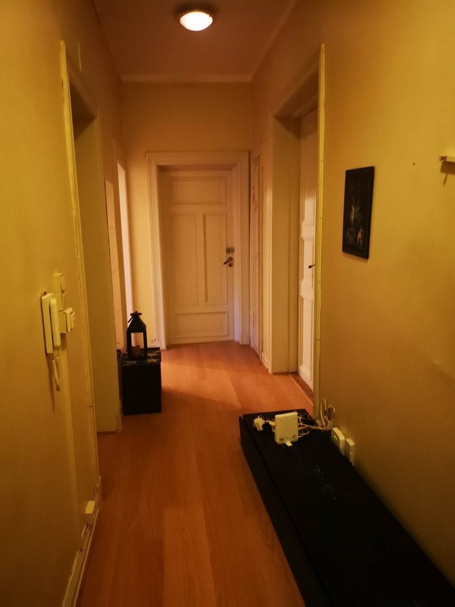 Gang med enstavs parkett Galleribilde