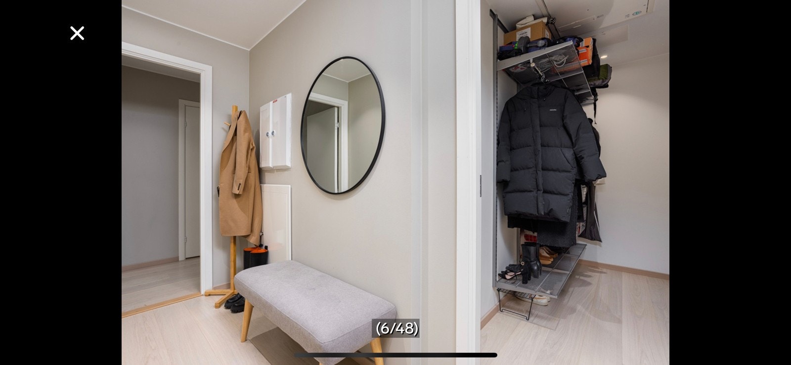 Gang med eget rom til garderobe Galleribilde