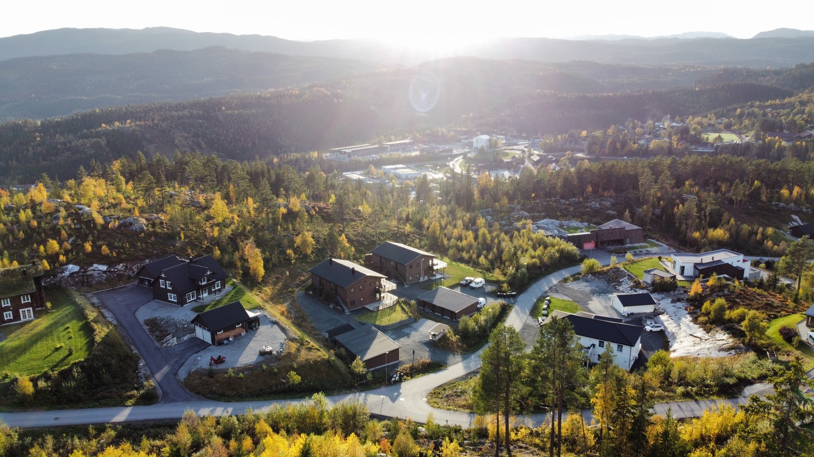 Område med Åmot sentrum i bakgrunnen Galleribilde