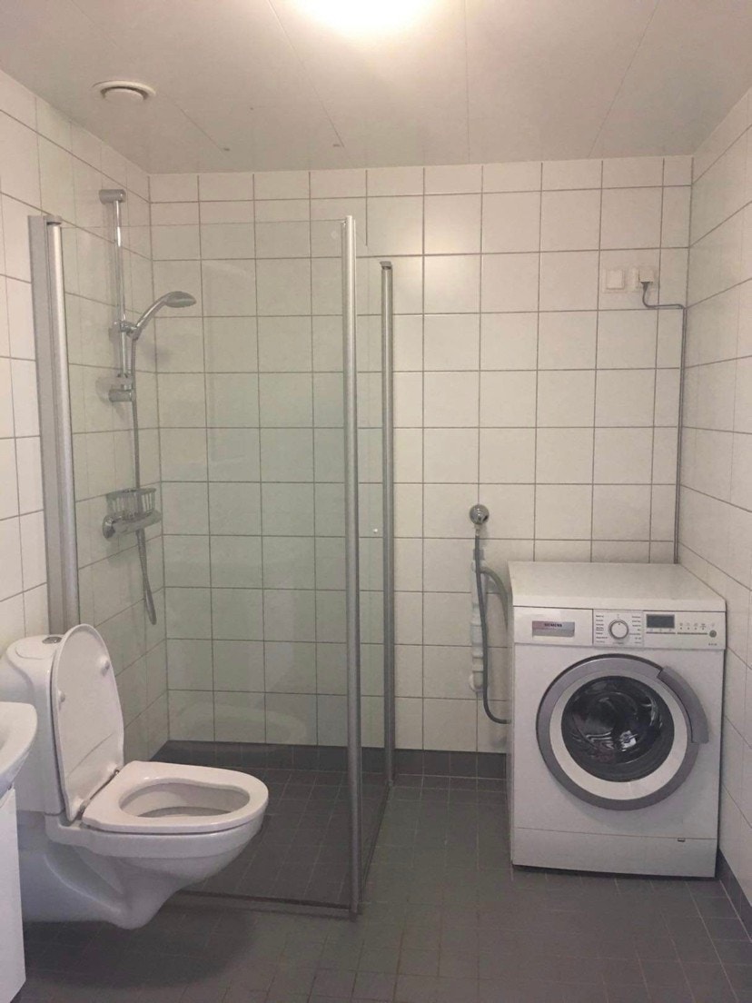 Badet med egen vaskemaskin Galleribilde