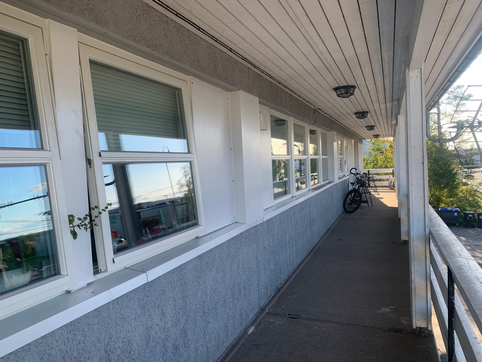 Svalgangen utenfor leiligheten Galleribilde