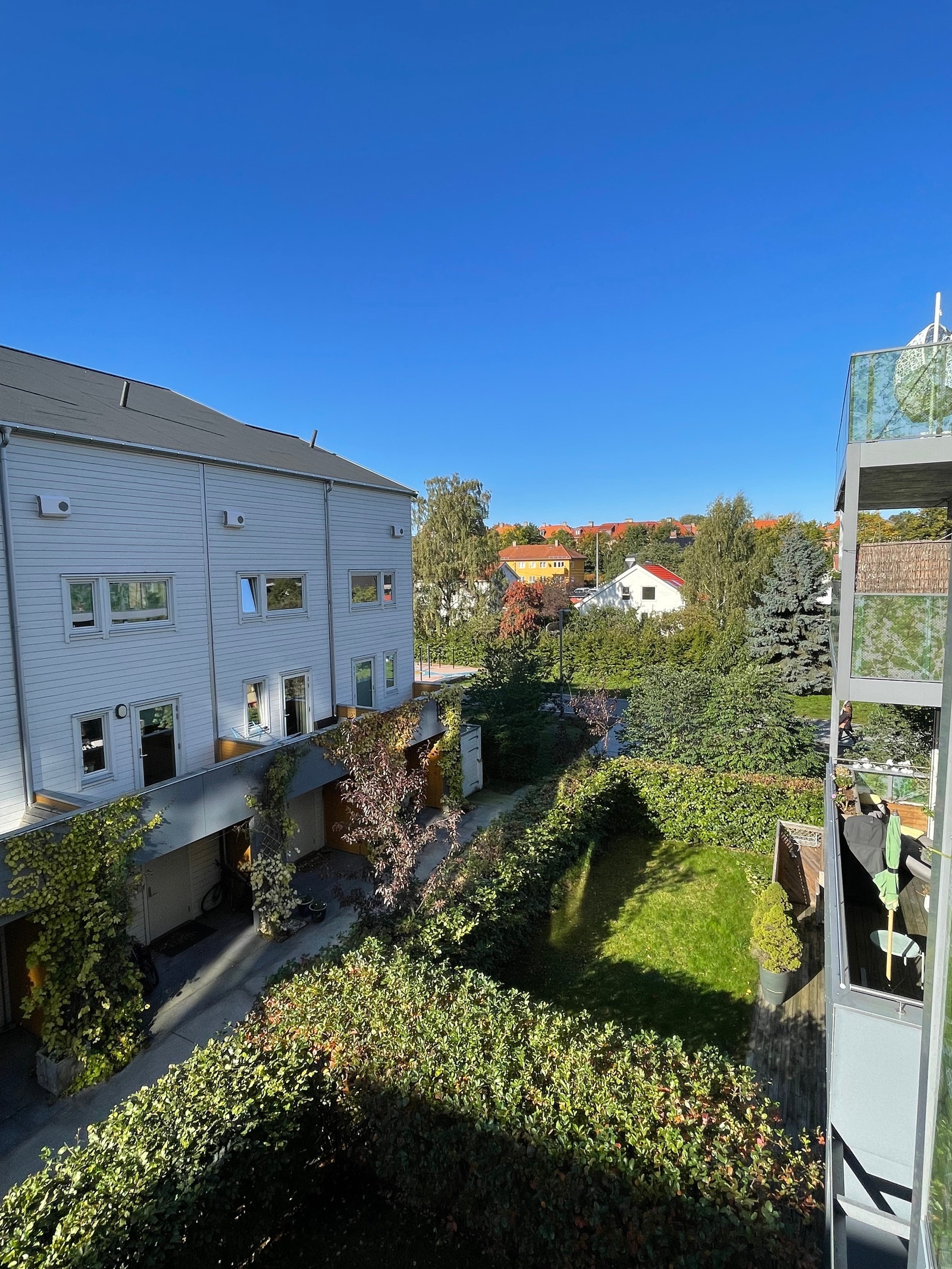 Flott utsikt mot rolig og grønne Lille Tøyen Hageby Galleribilde