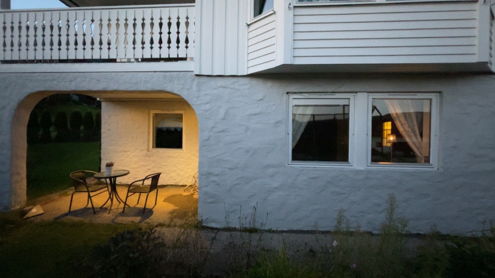 Leilighet og uteplass med lys. Galleribilde