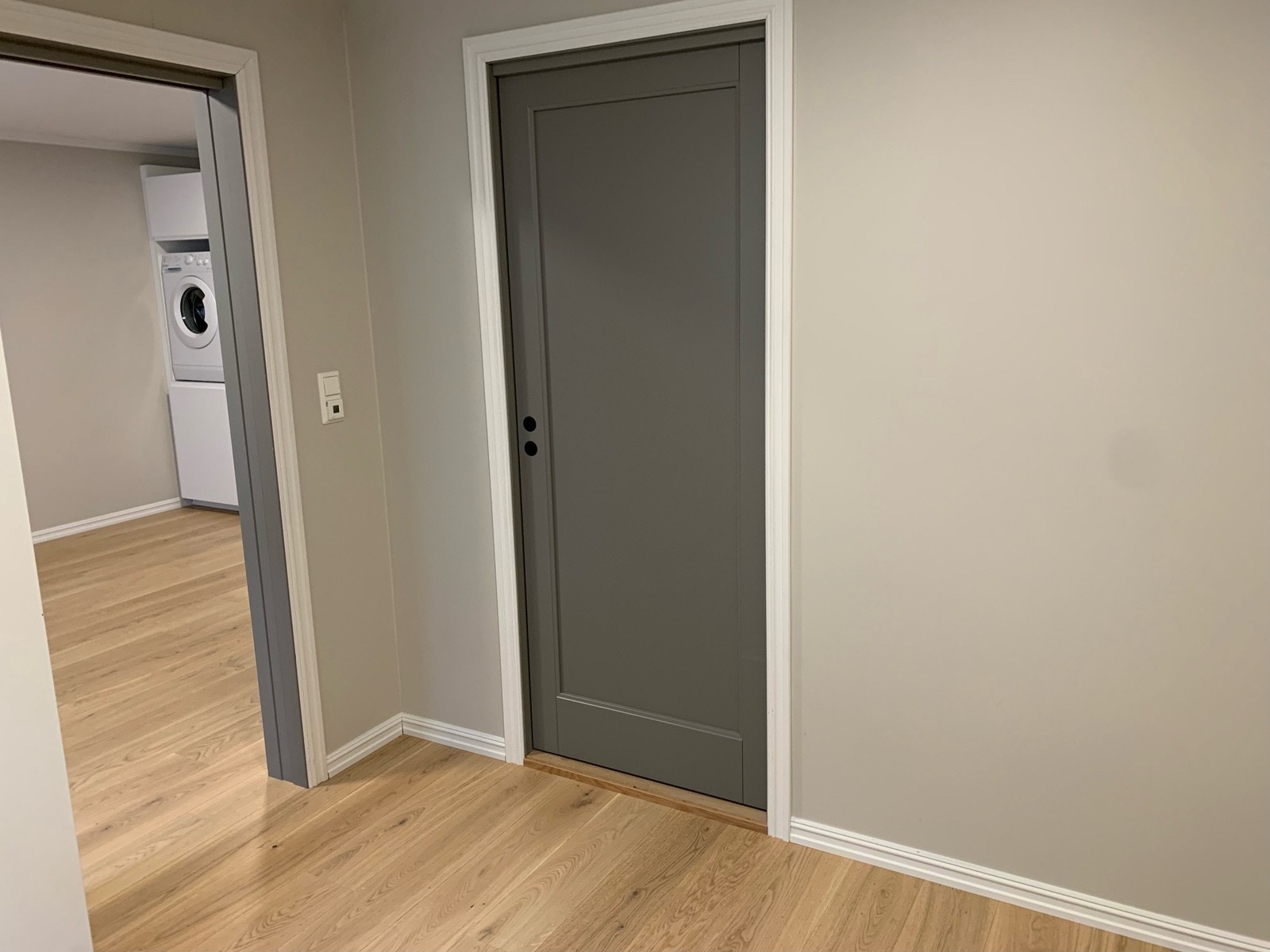 Skyve dør ut til stue/kjøkken og til bad Galleribilde