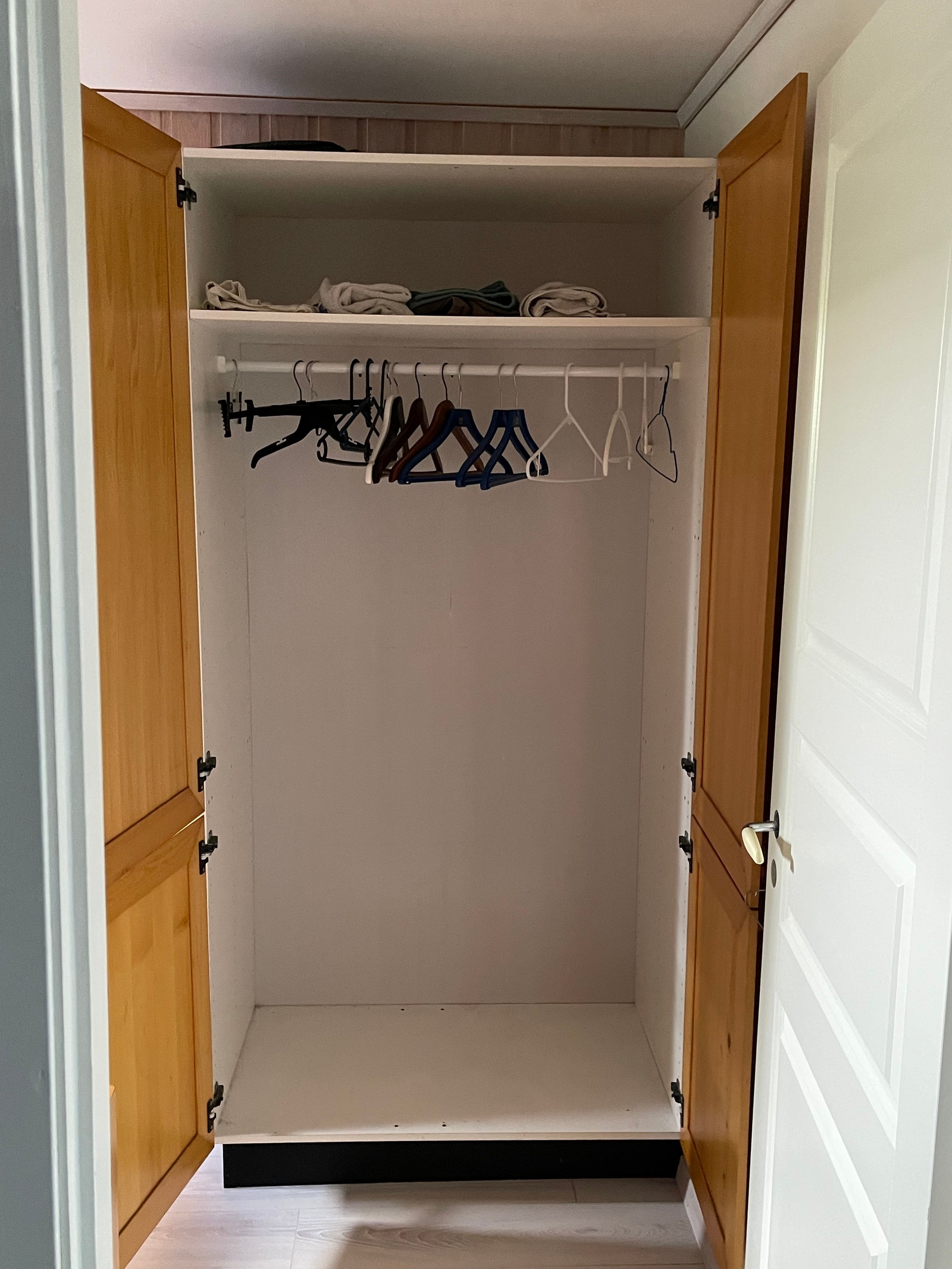 Garderobe soverom 1 Galleribilde