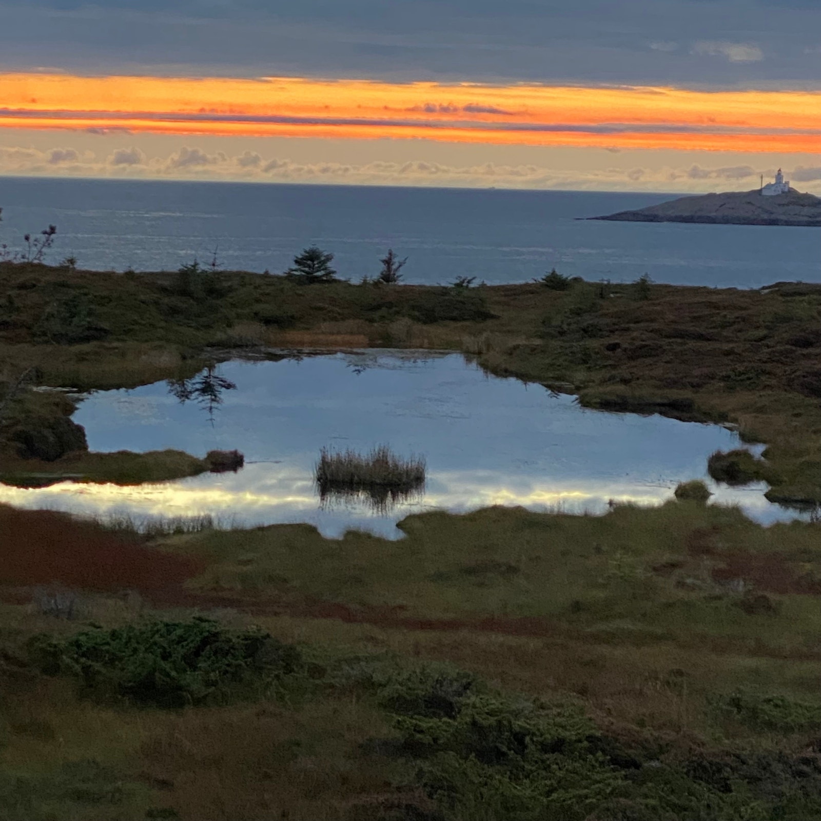 Nydelig havutsikt med solnedgang mot Marsteinen i vest. Kort gangavstand til utsiktspunkt. Galleribilde