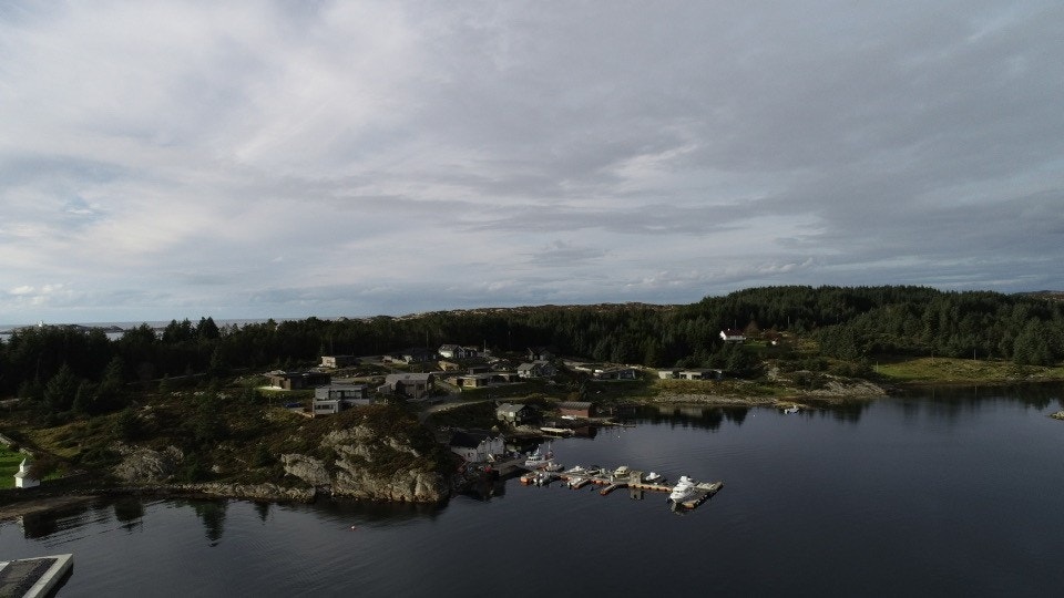 Drone bilde tatt mot vest med Marsteinen i bakgrunnen Galleribilde