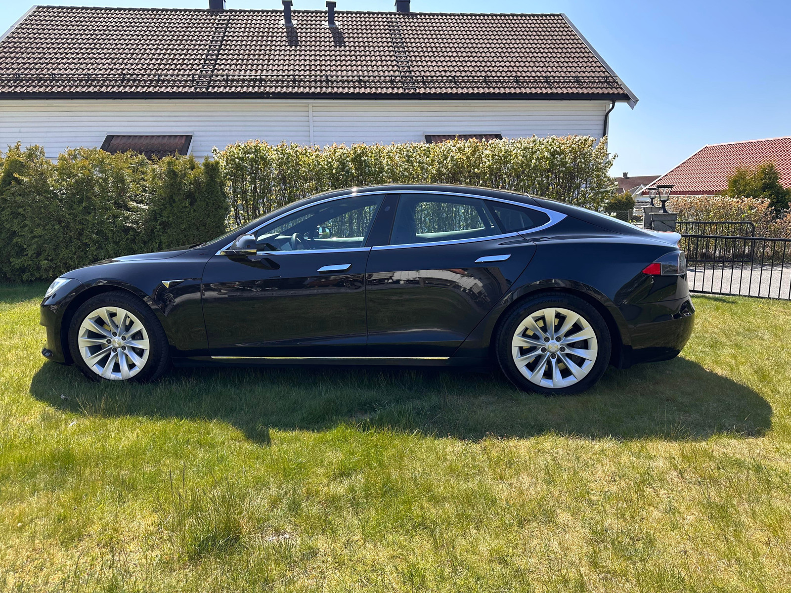 Tesla Model S Long Range Plus 3