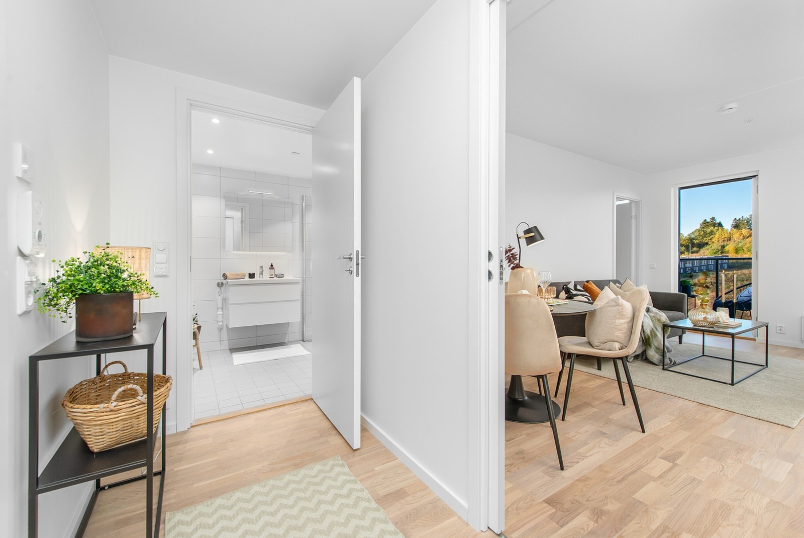 Skyvedør mellom gang og stue hvis man vil skjerme av. Galleribilde