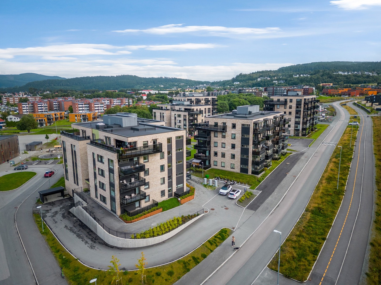 Strindalia består av seks moderne leilighetsbygg, i pen tegl, og noe glass og tre-detaljer. Galleribilde