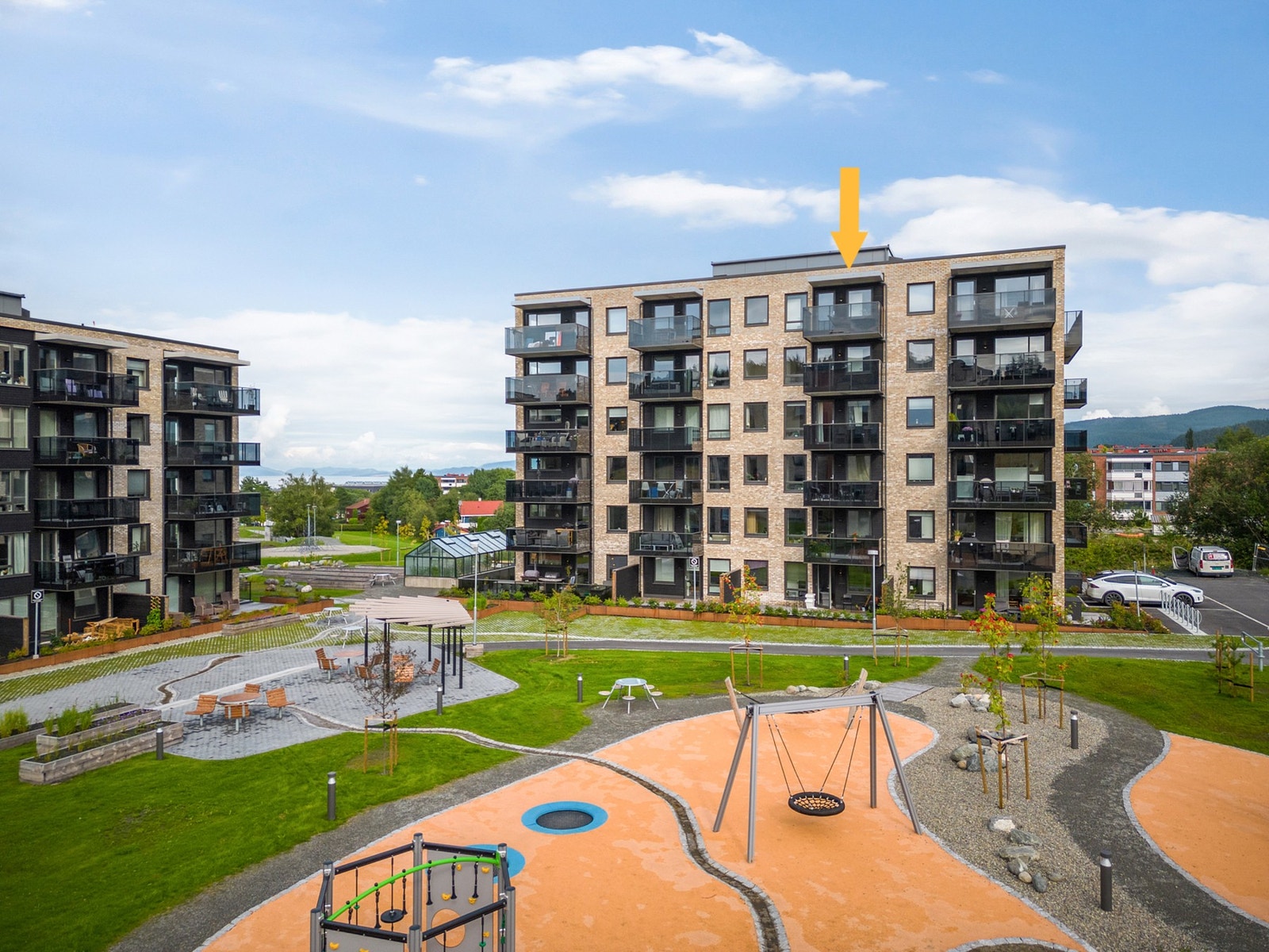 Flere lekeplasser, og sittegrupper på flotte fellesareal. Galleribilde