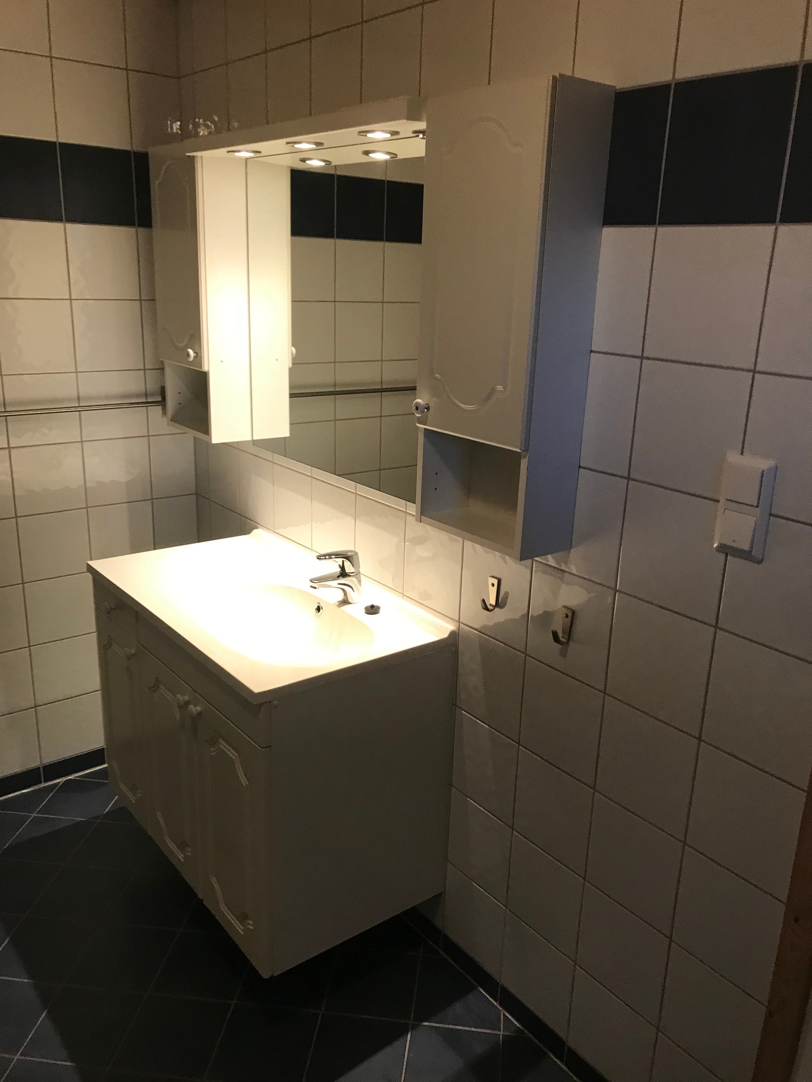 Bad med servant Galleribilde