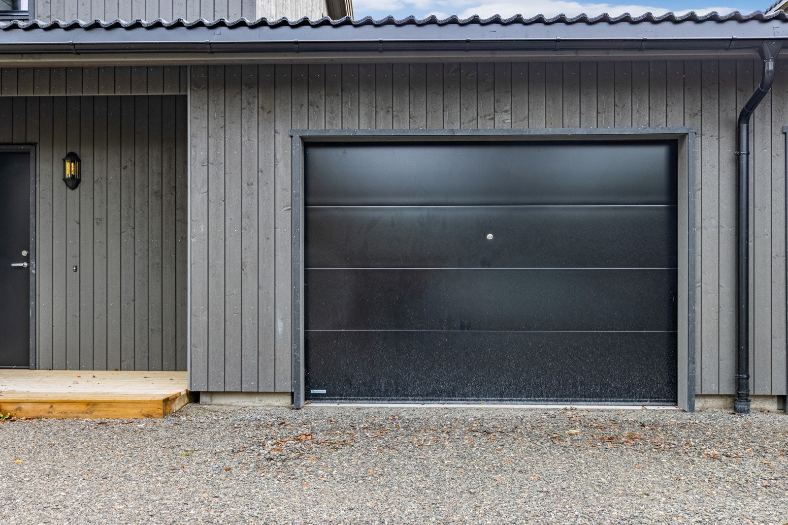 Egen garasje til hvert hus. Galleribilde
