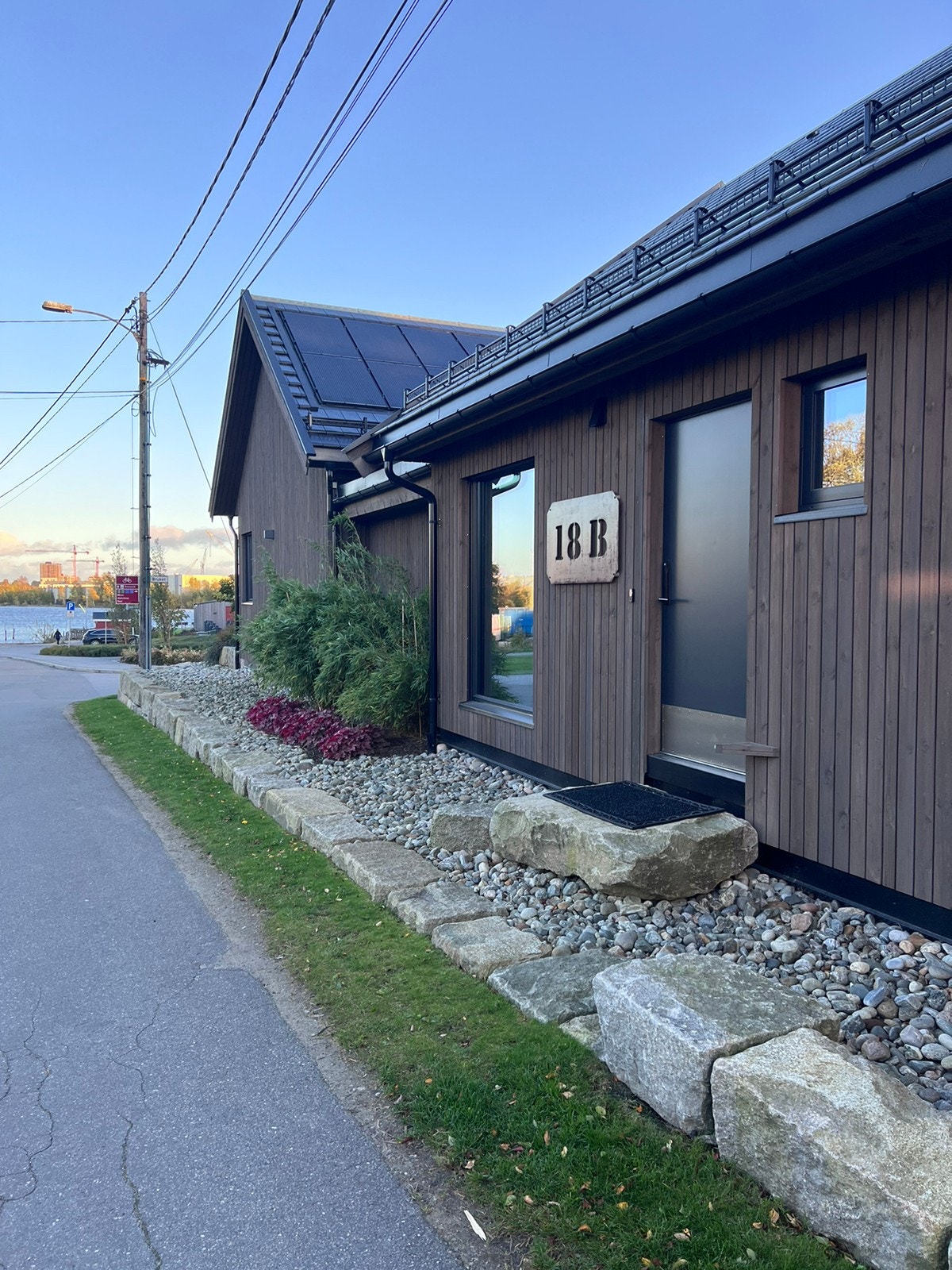 Inngangsdør ut mot veien Galleribilde