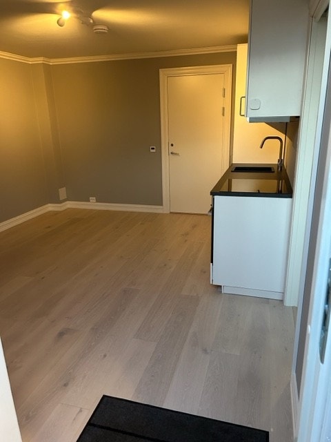 Stue kjøkken sett fra inngangsdør Galleribilde