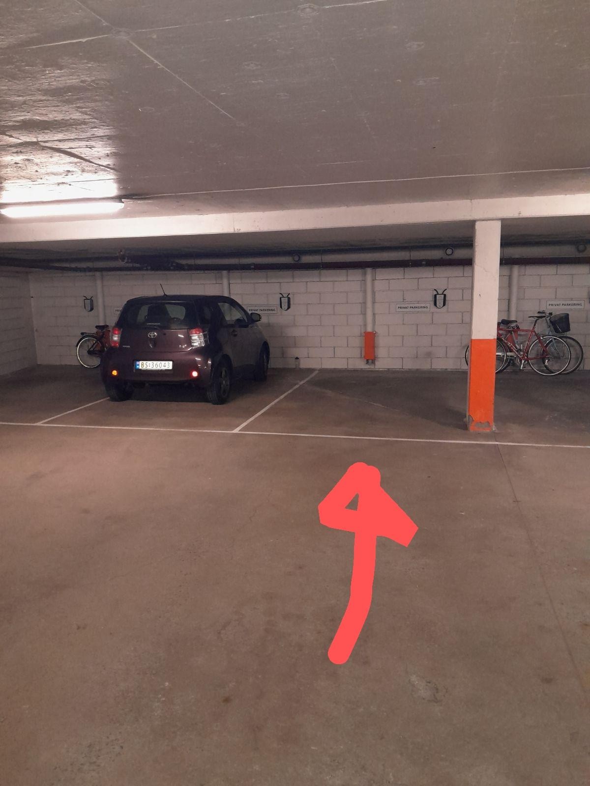 Parkeringsplass til leie. Galleribilde