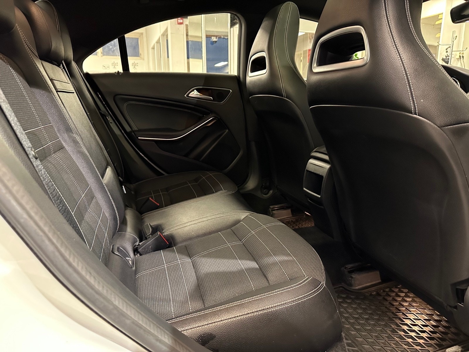 Mercedes-Benz CLA180 12