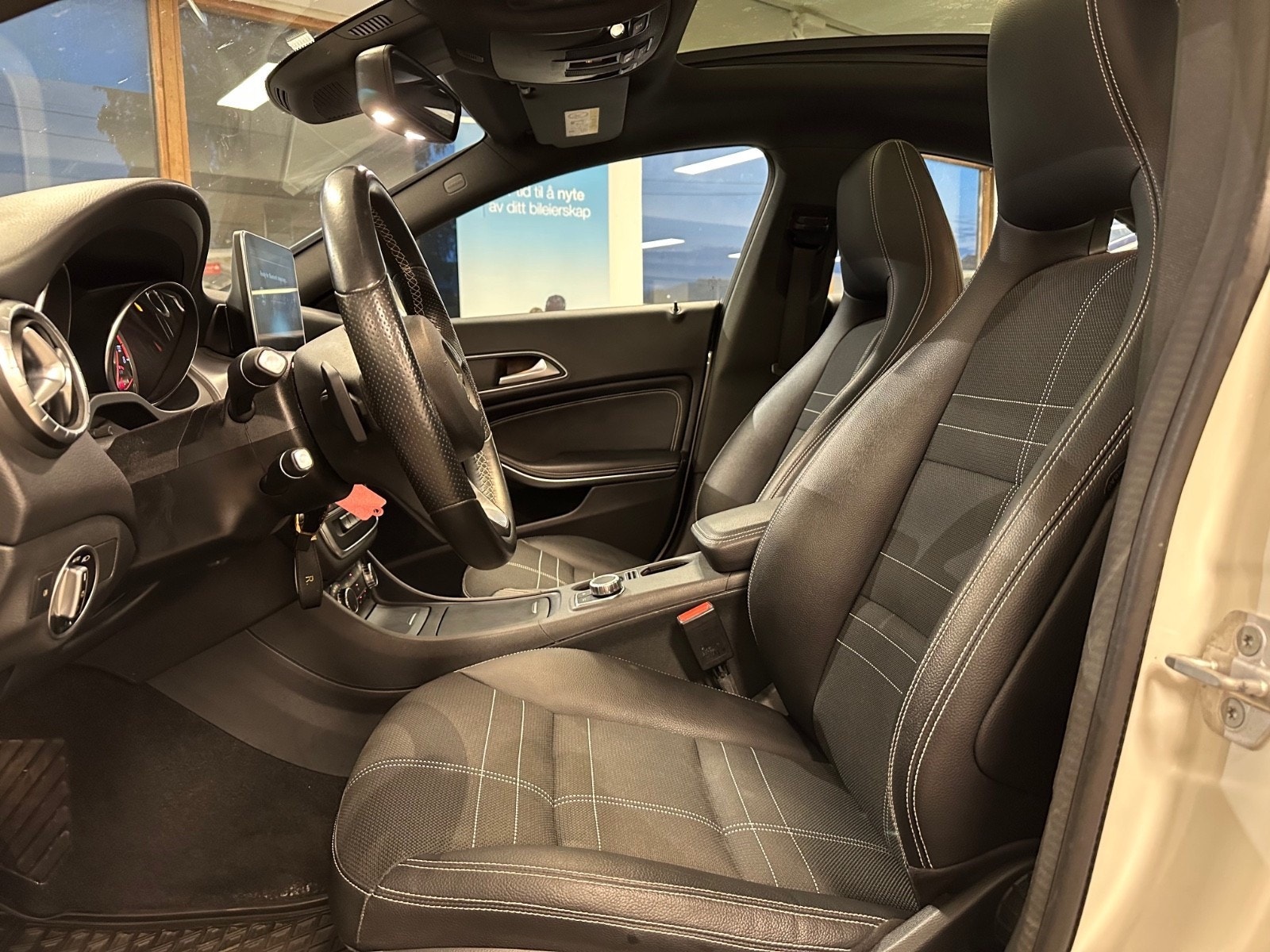 Mercedes-Benz CLA180 13