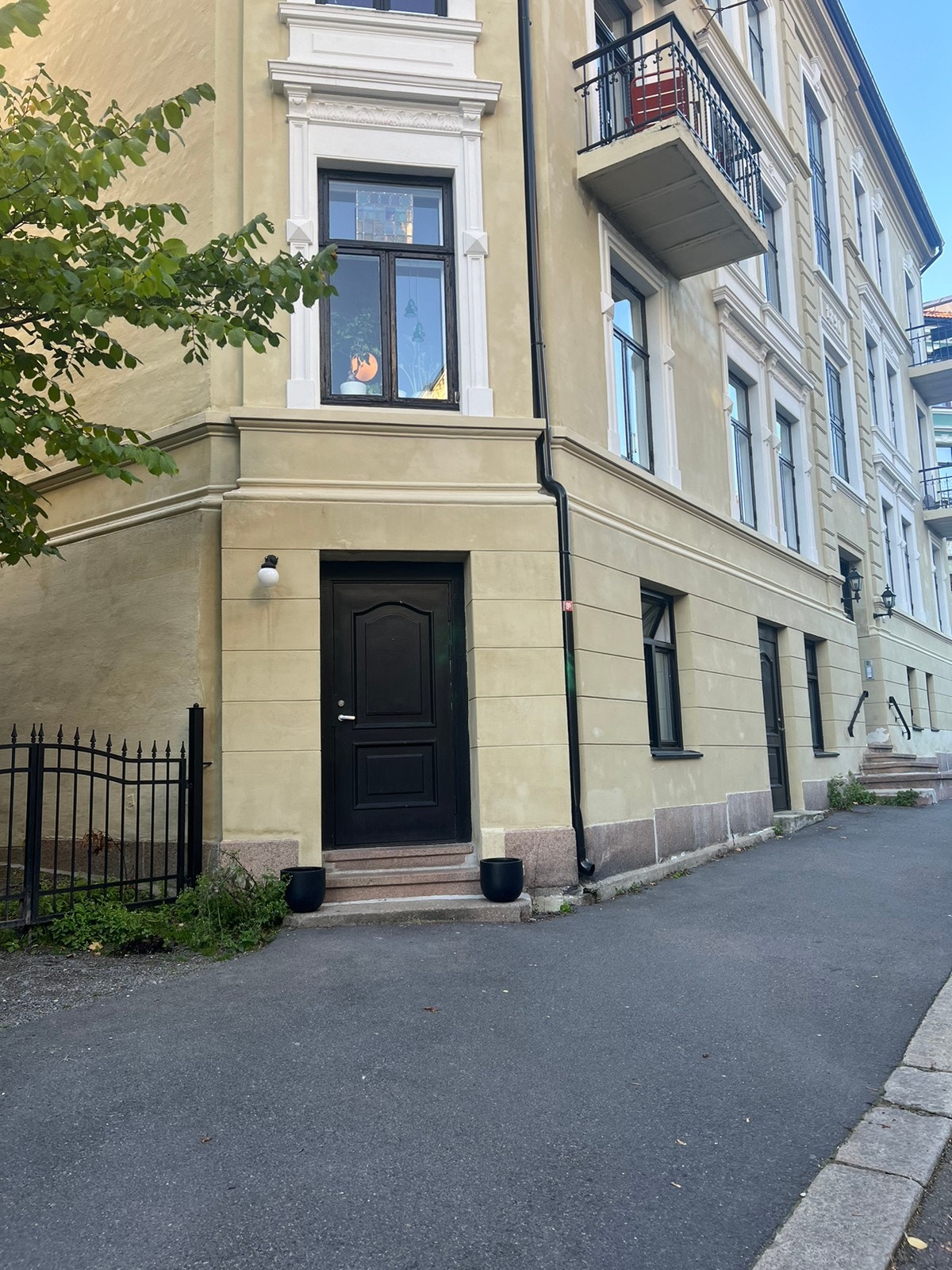 Inngangsdøra fra Sofies gate Galleribilde