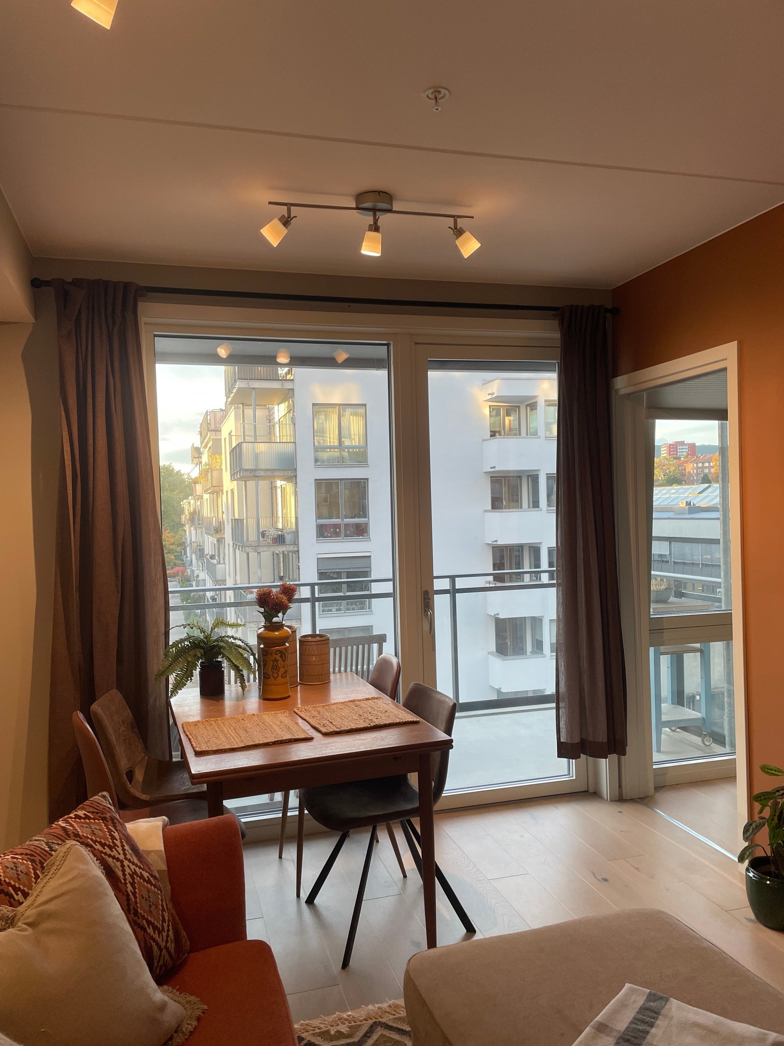 Sitteplass med utsikt til balkong Galleribilde