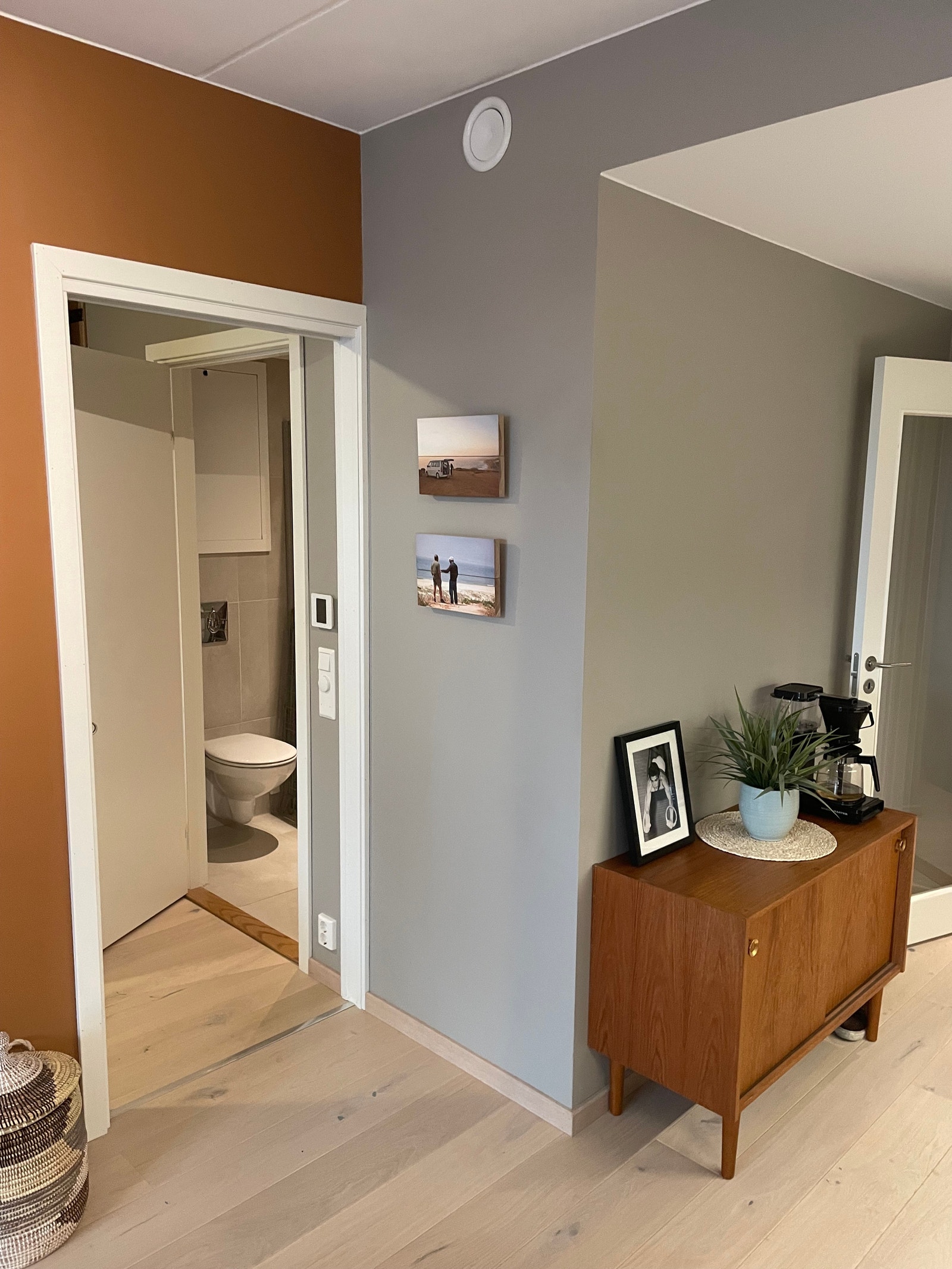 Badet har inngang via soverommet Galleribilde