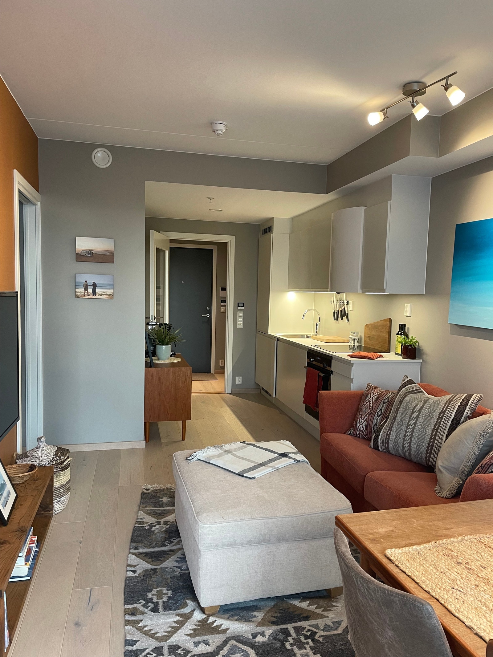 Stue og kjøkken i ett Galleribilde