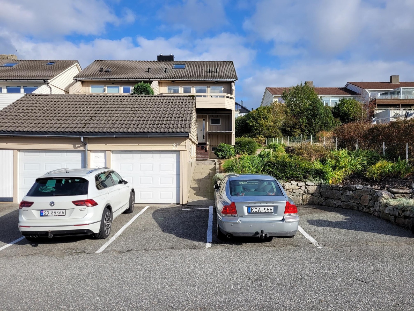 Four marked parking spaces Galleribilde