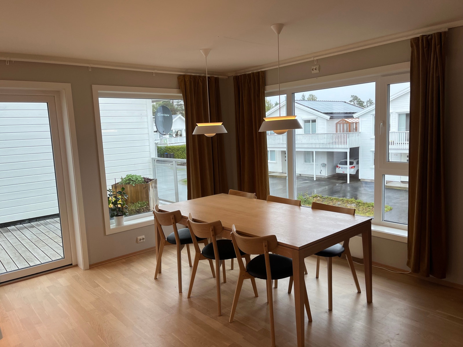 God plass til spisestue Galleribilde