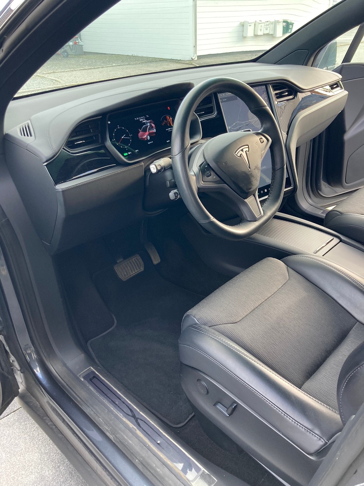 Tesla Model X 26