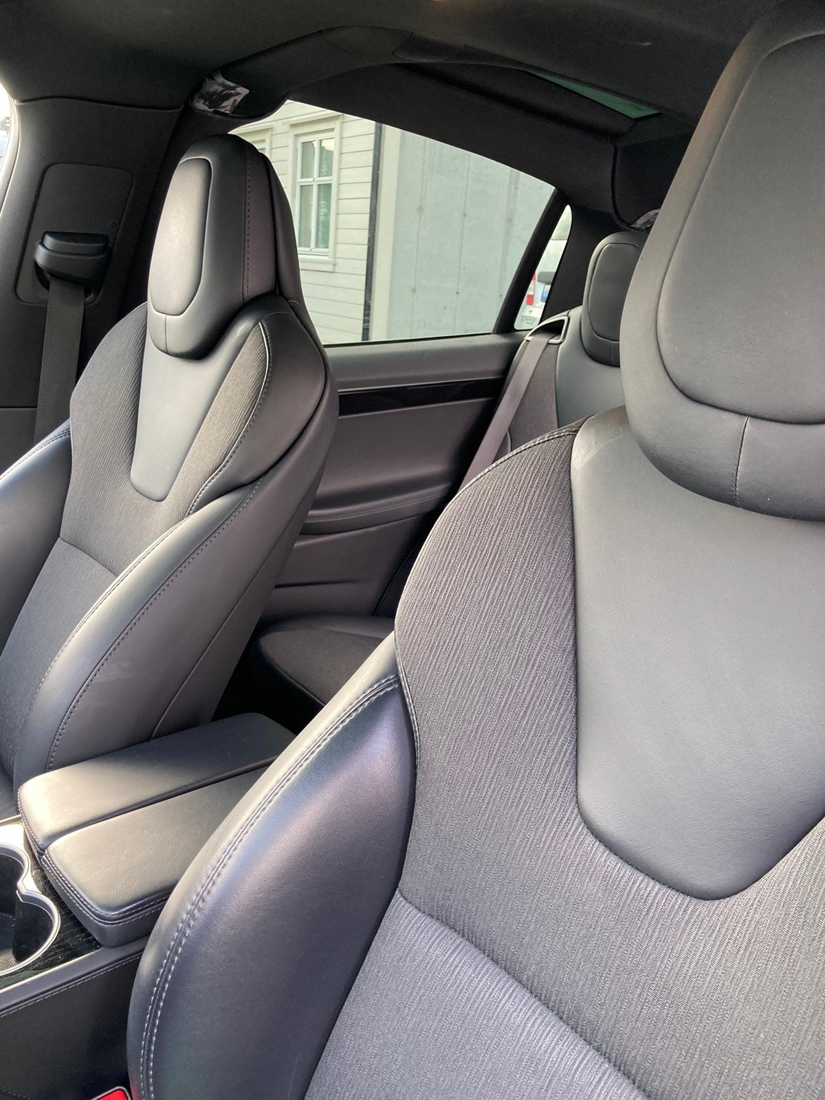 Tesla Model X 40