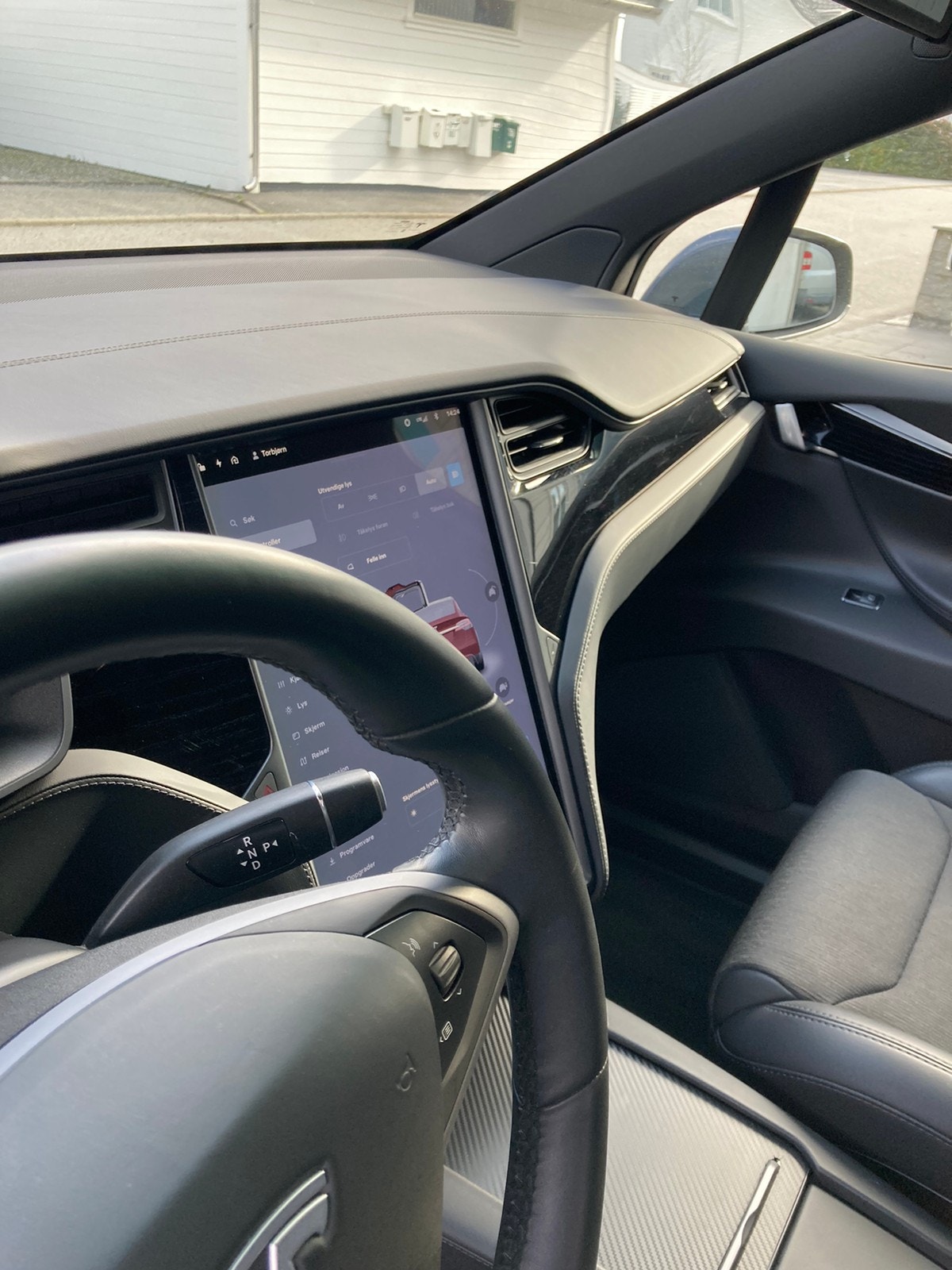 Tesla Model X 39