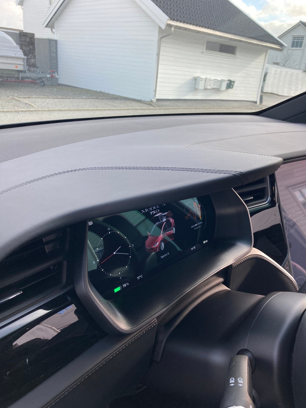 Tesla Model X 32