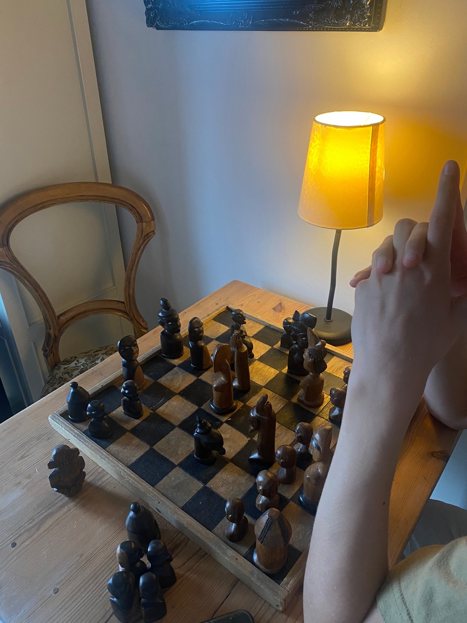 Chess in the small living room Galleribilde