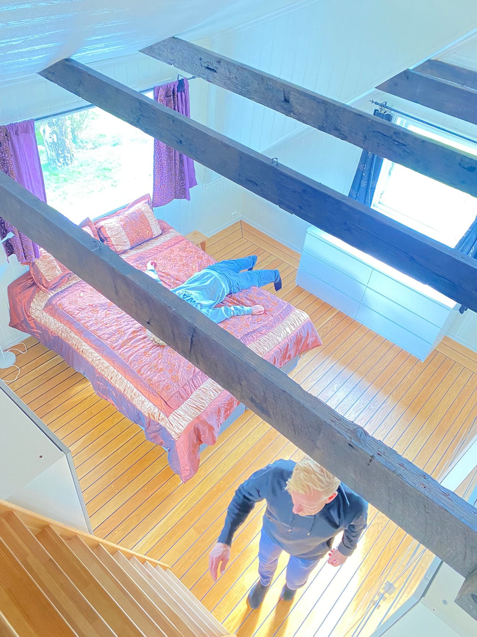 View from the loft down to the master bedroom Galleribilde