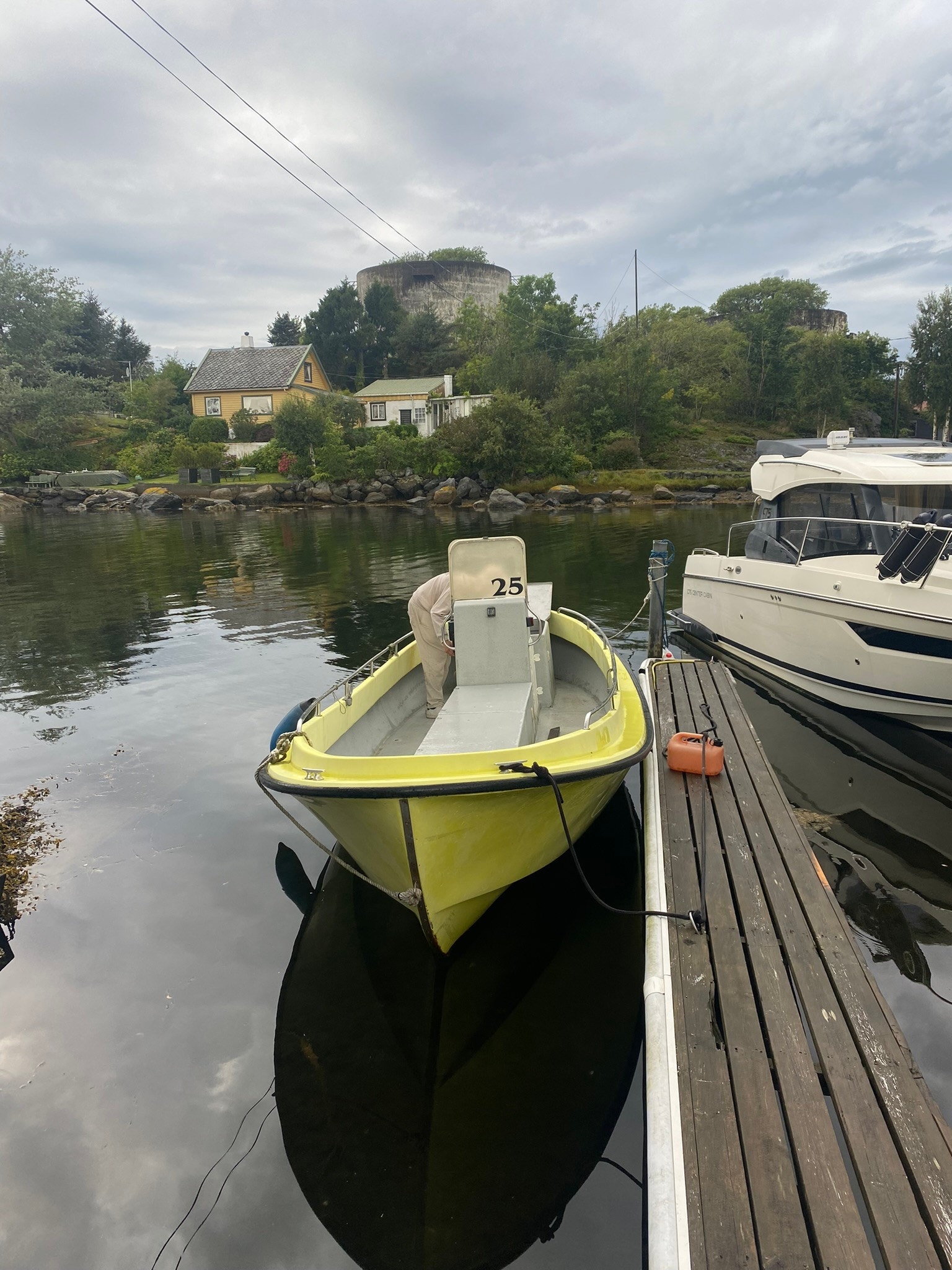 You can rent this as well, if you have the boat driving lisens. Galleribilde