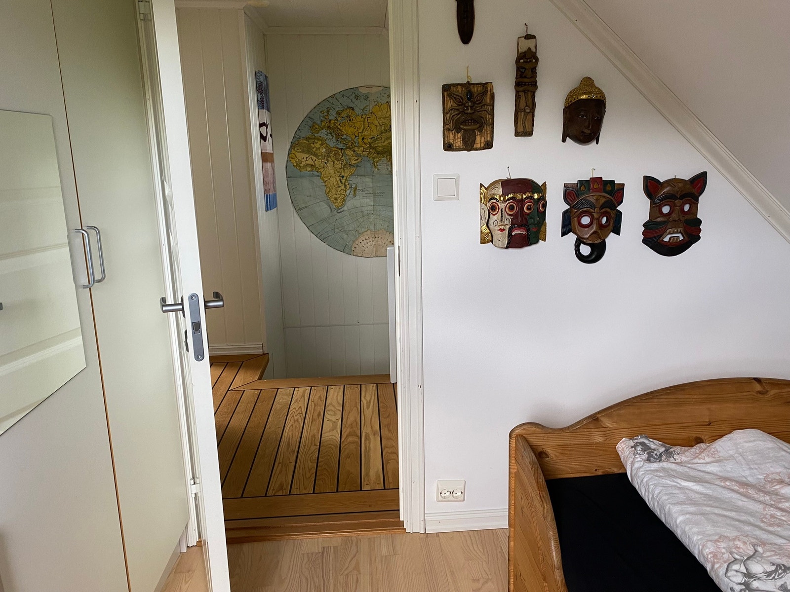 Bed room 3 from another view. Galleribilde