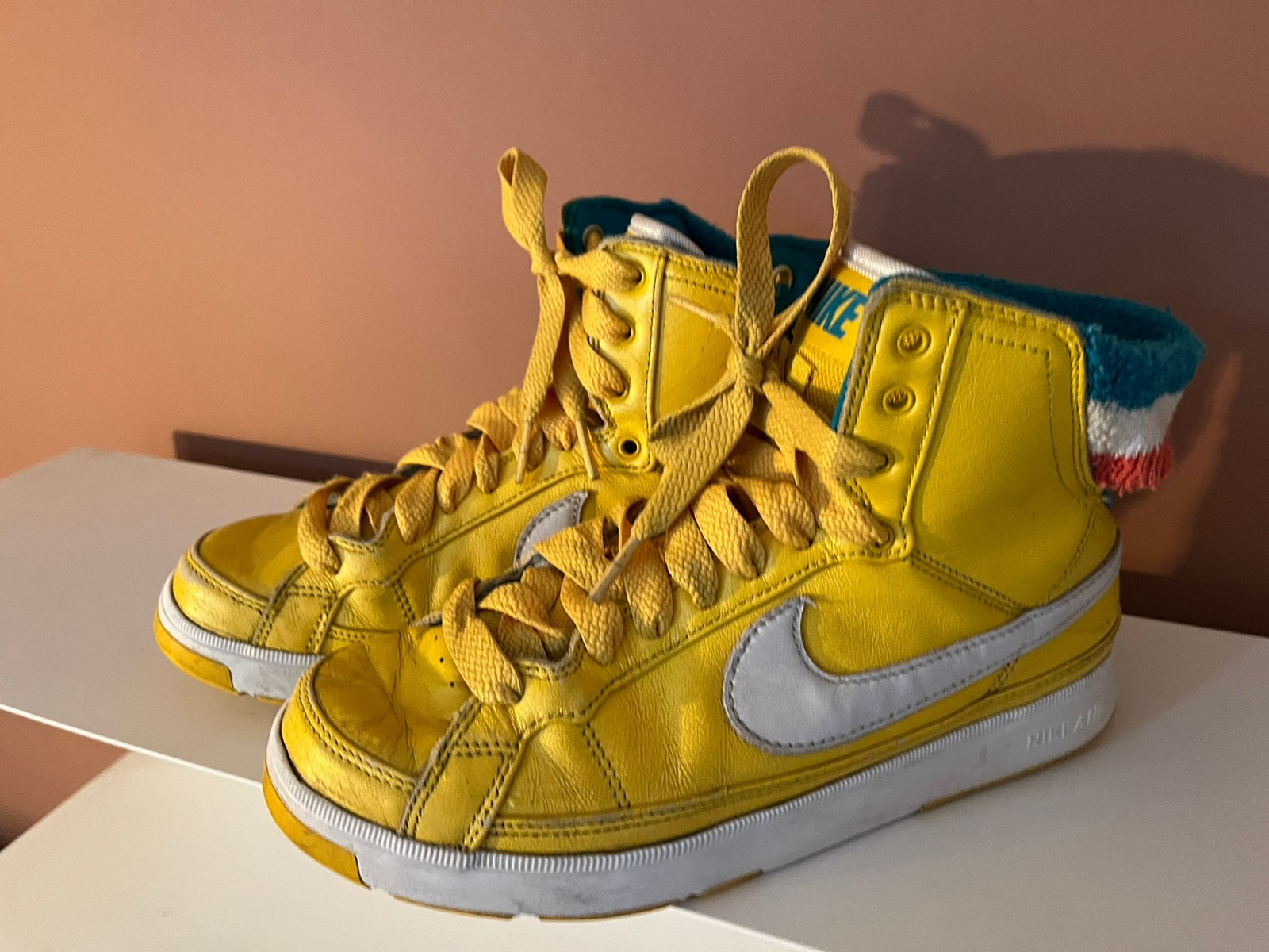 Nike air troupe mid hotsell