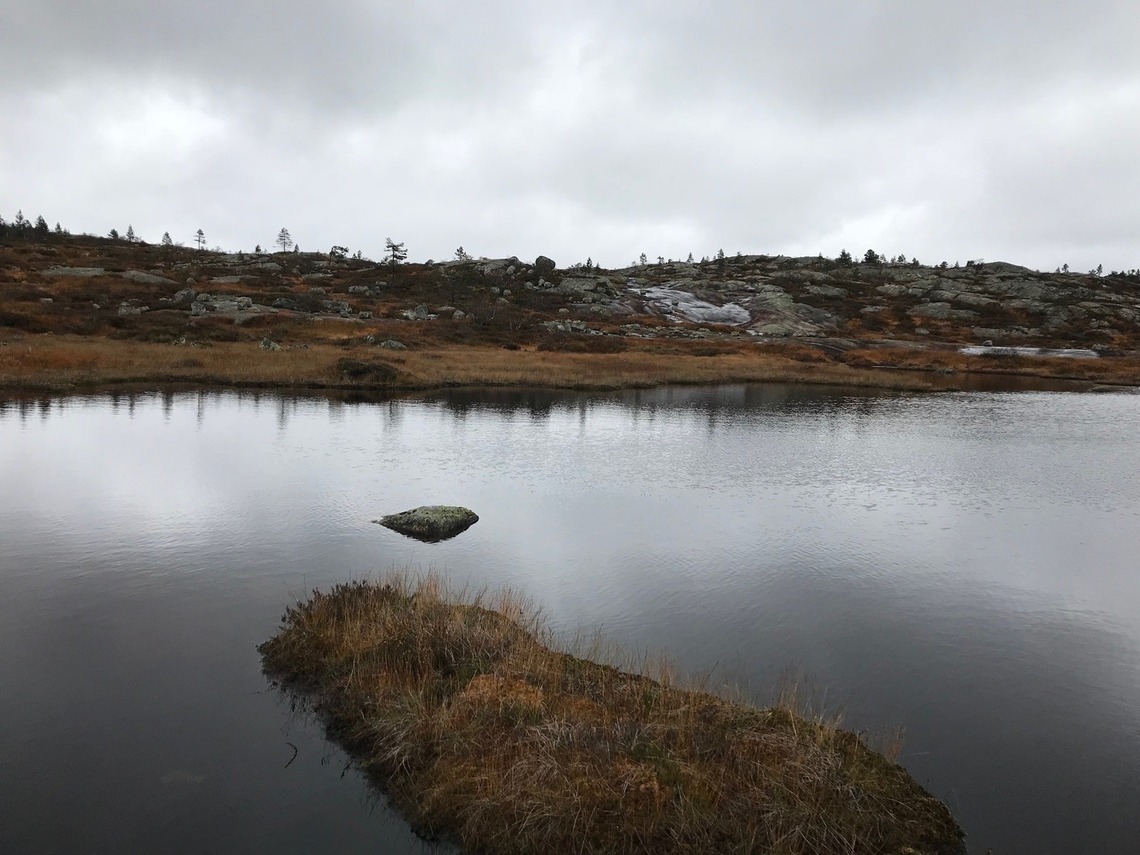 Et av mange fiskevann Galleribilde