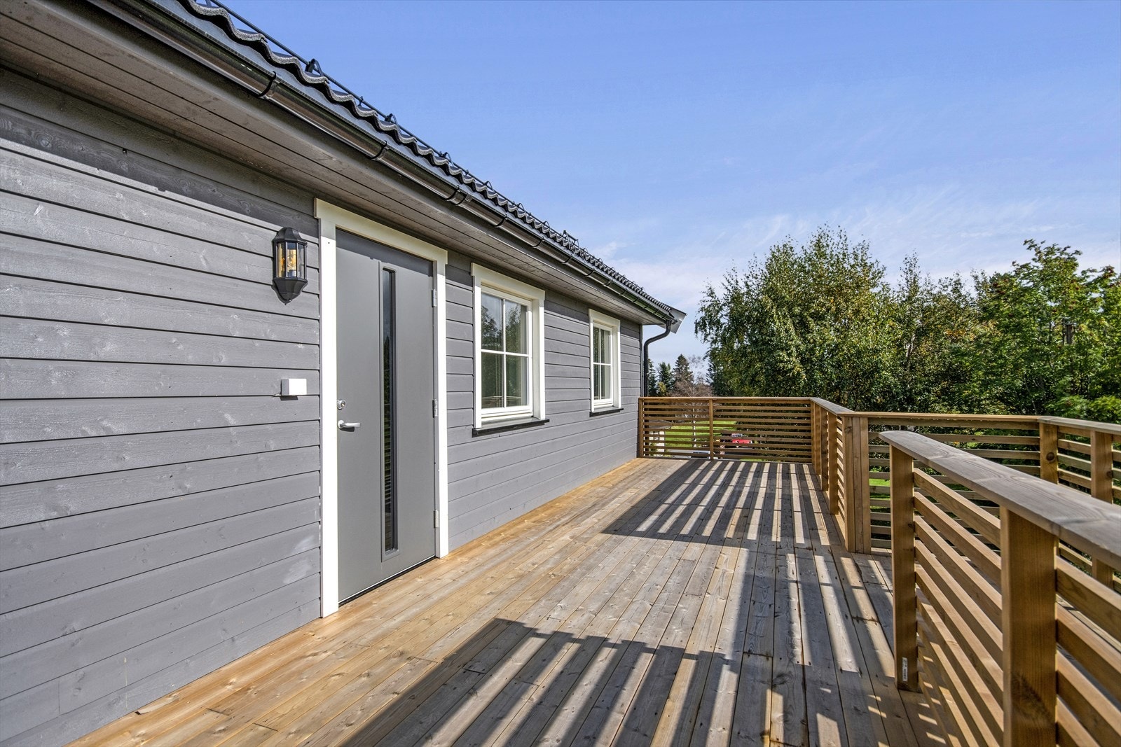 Inngangspartiet til seksjon 4 med god plass til utemøblement med gode solforhold. Galleribilde