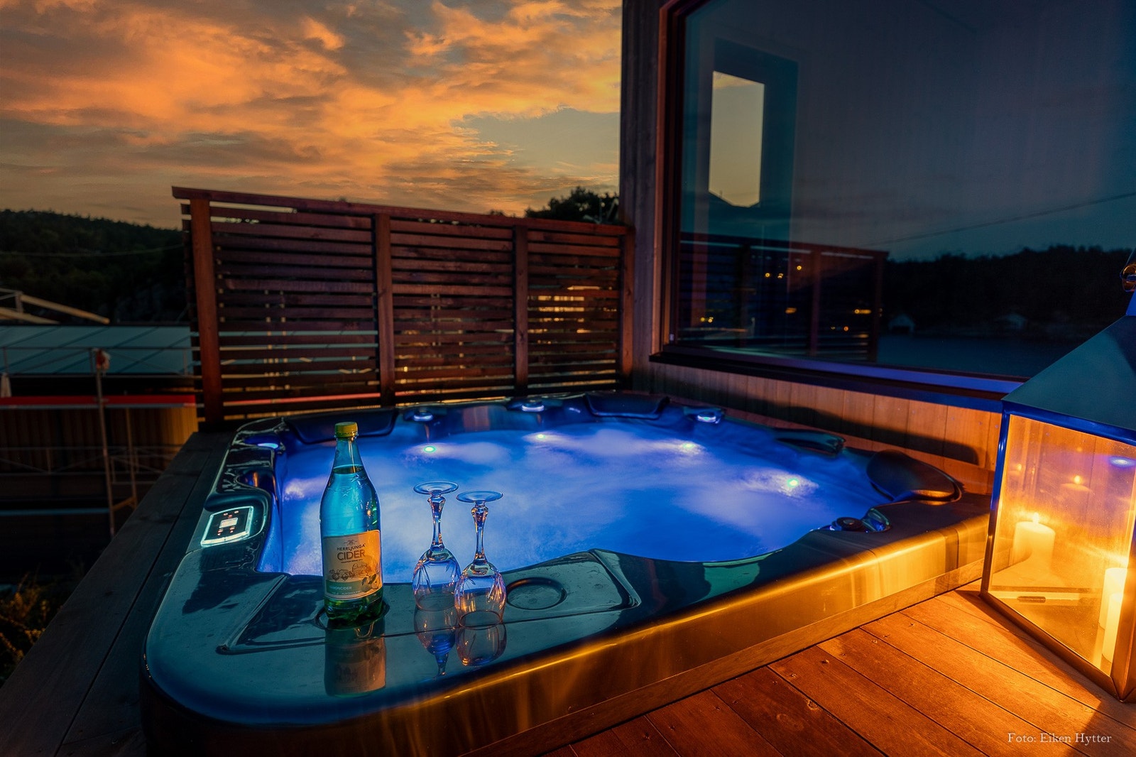 Utendørs jacuzzi Galleribilde